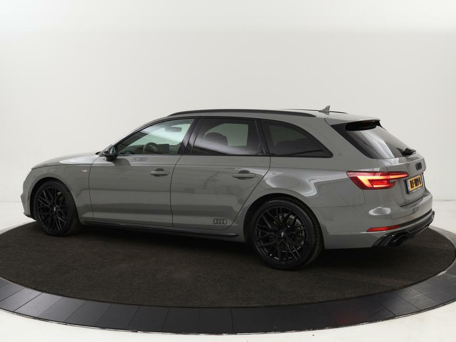 Audi-A4-1